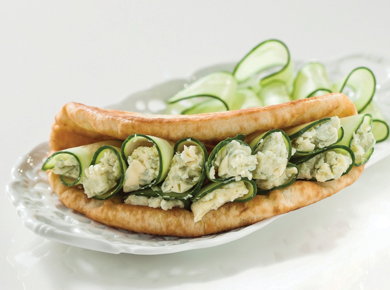 pita de queso / cucumber